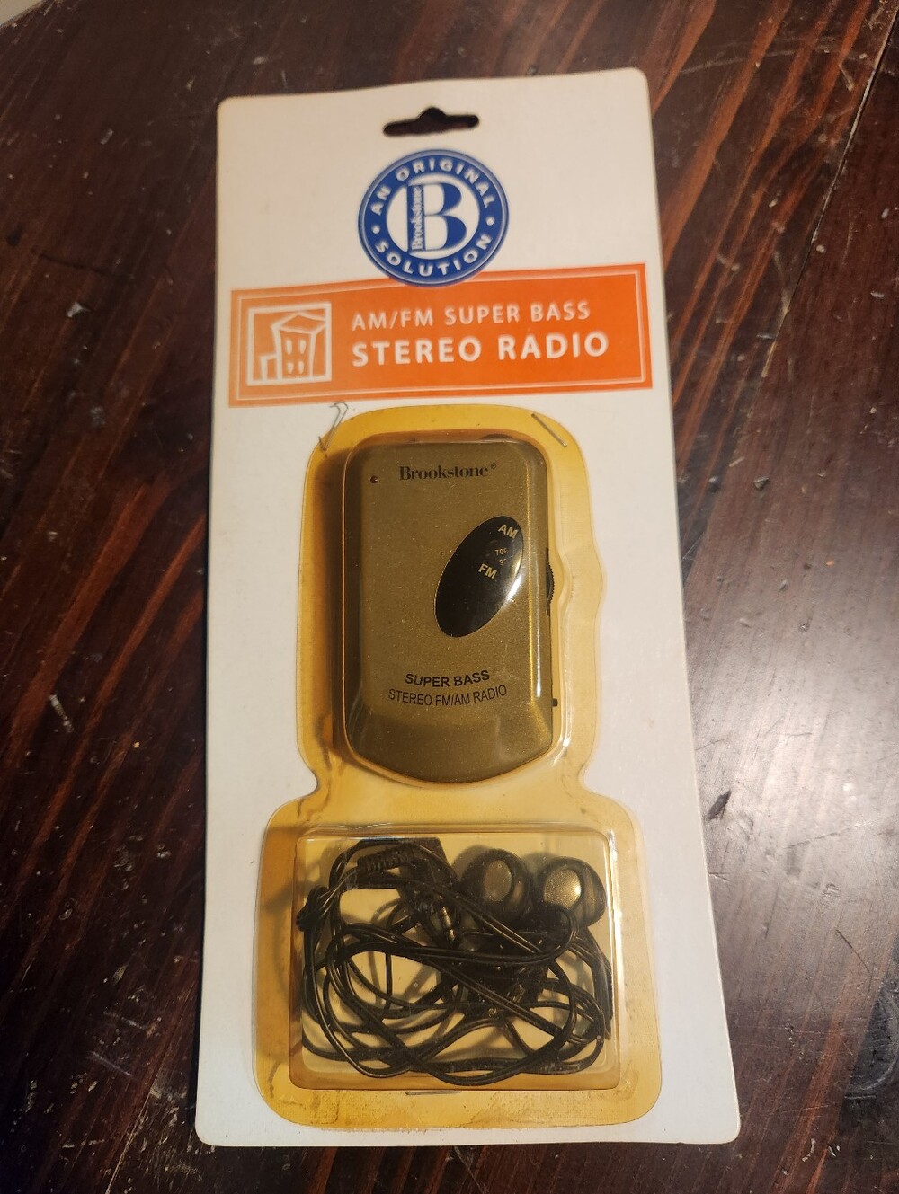 Brookstone Gold Portable AM/FM Stereo Radio with Black Earbuds